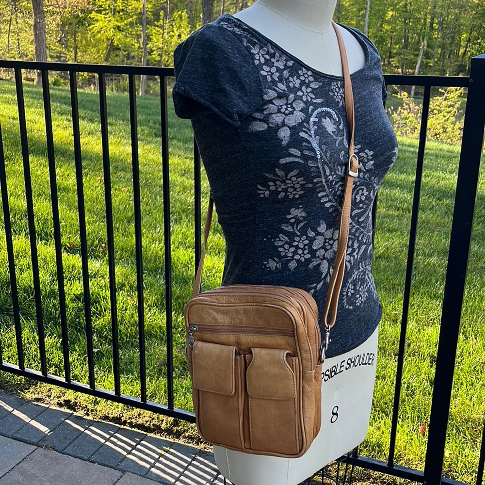 VINTAGE PAUL & TAYLOR CROSSBODY BAG